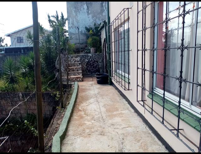 6 BEDROOM HOUSE FOR SALE IN MOBENI HEIGHTS